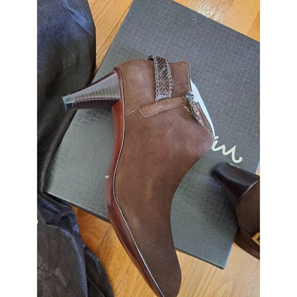 Cole Haan Women's Brown Suede Bootie D29196 In Box Duster Bag Business Academia - Picture 5 of 12